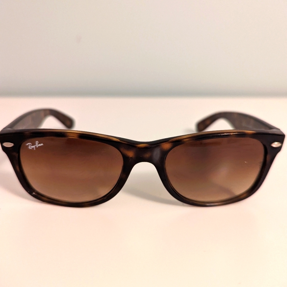 "New Wayfarer" Classic Ray-Ban Tortoise Brown Classic Sunglasses